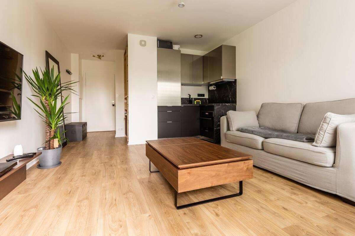 Superbe Studio A 2 Stations De Paris Centre 15Min A Pied Du Stade De France Saint-Denis  Exterior photo